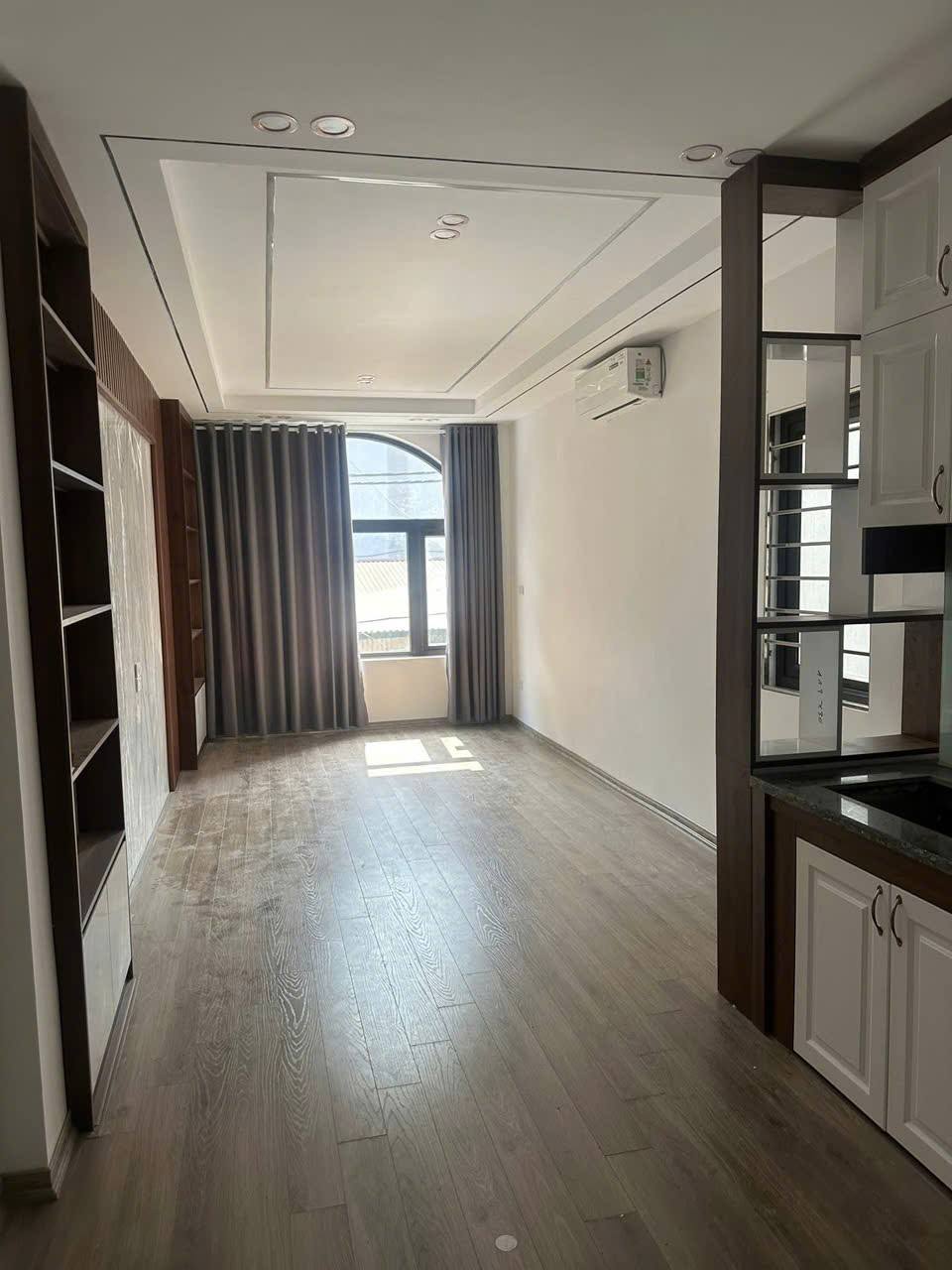 Cho thuê nhà Phố Hưng Phúc, Yên Sở 6 tầng x 35m2, 5 ngủ, 16 Triệu thang máy KD, ở đỉnh - Ảnh 1